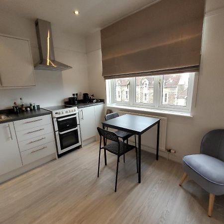 Quiet Terraced House Apartamento Bristol Exterior foto